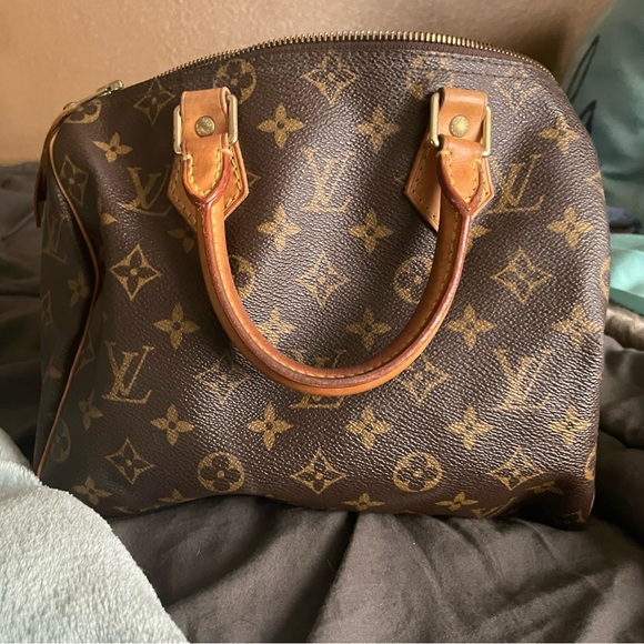 Authentic Louis Vuitton $800 - Picture 2 of 7